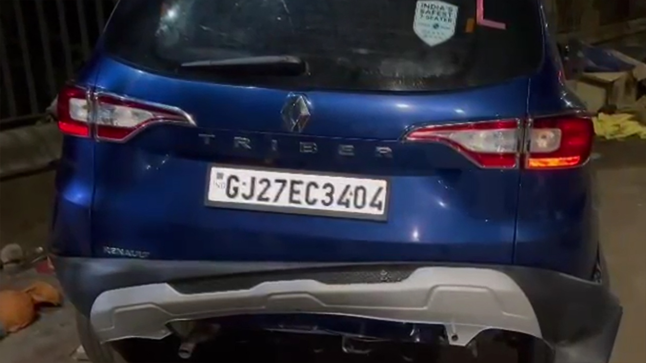 અમદાવાદ પાસિંગની કાર