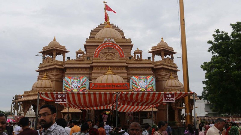 વહેલી સવારથી ભકતો દર્શન માટે પહોંચ્યા