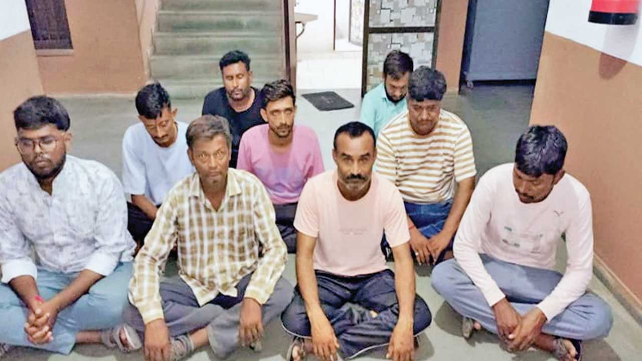 Surendranagar: ઝાલાવાડમાં જુગારના 7 દરોડા : 14 જુગારીઓને દબોચી લેવાયા, 7 ફરાર