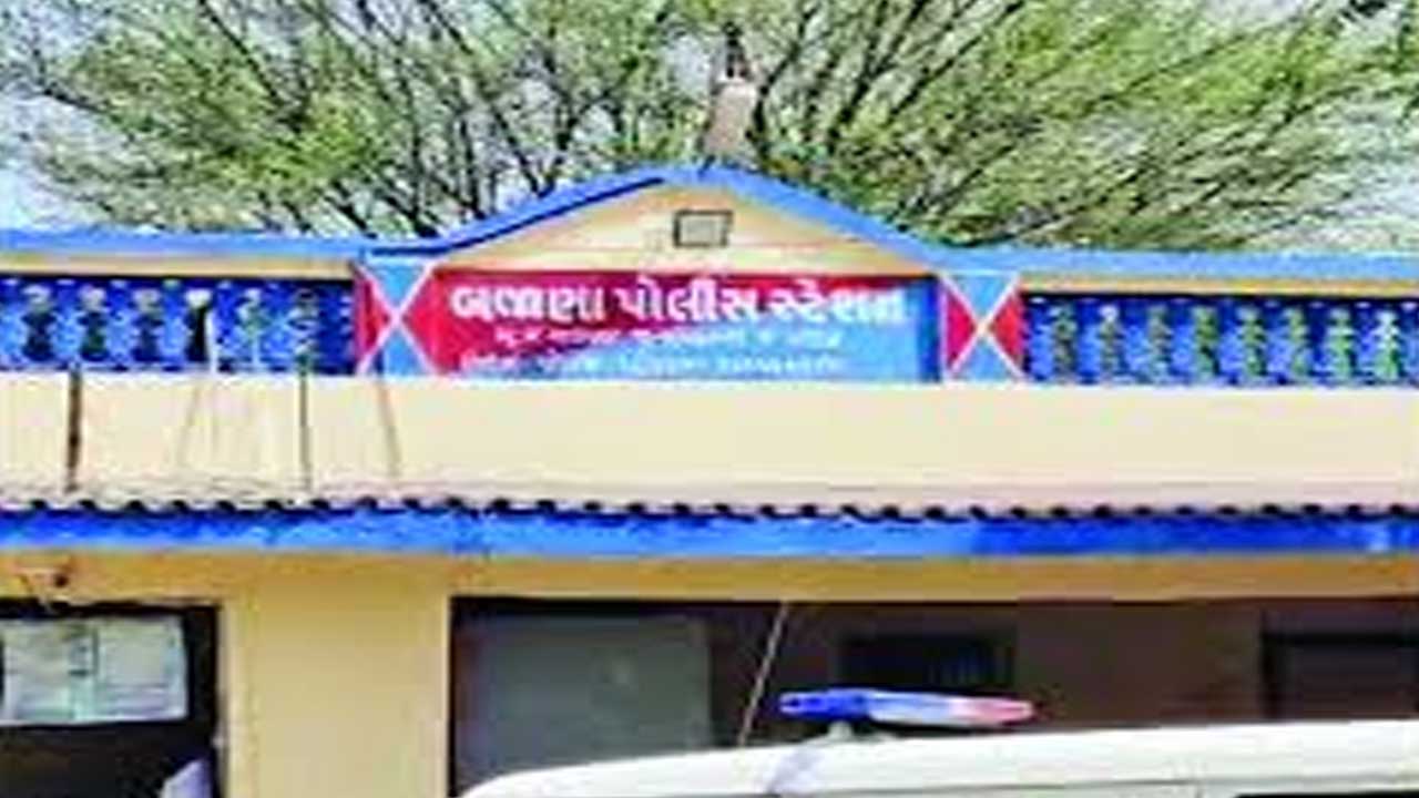 Surendranagar: દસાડામાં દારૂના ત્રણ દરોડા : રૂ. 1.68 લાખની મતા સાથે બે પકડાયા, બે વોન્ટેડ