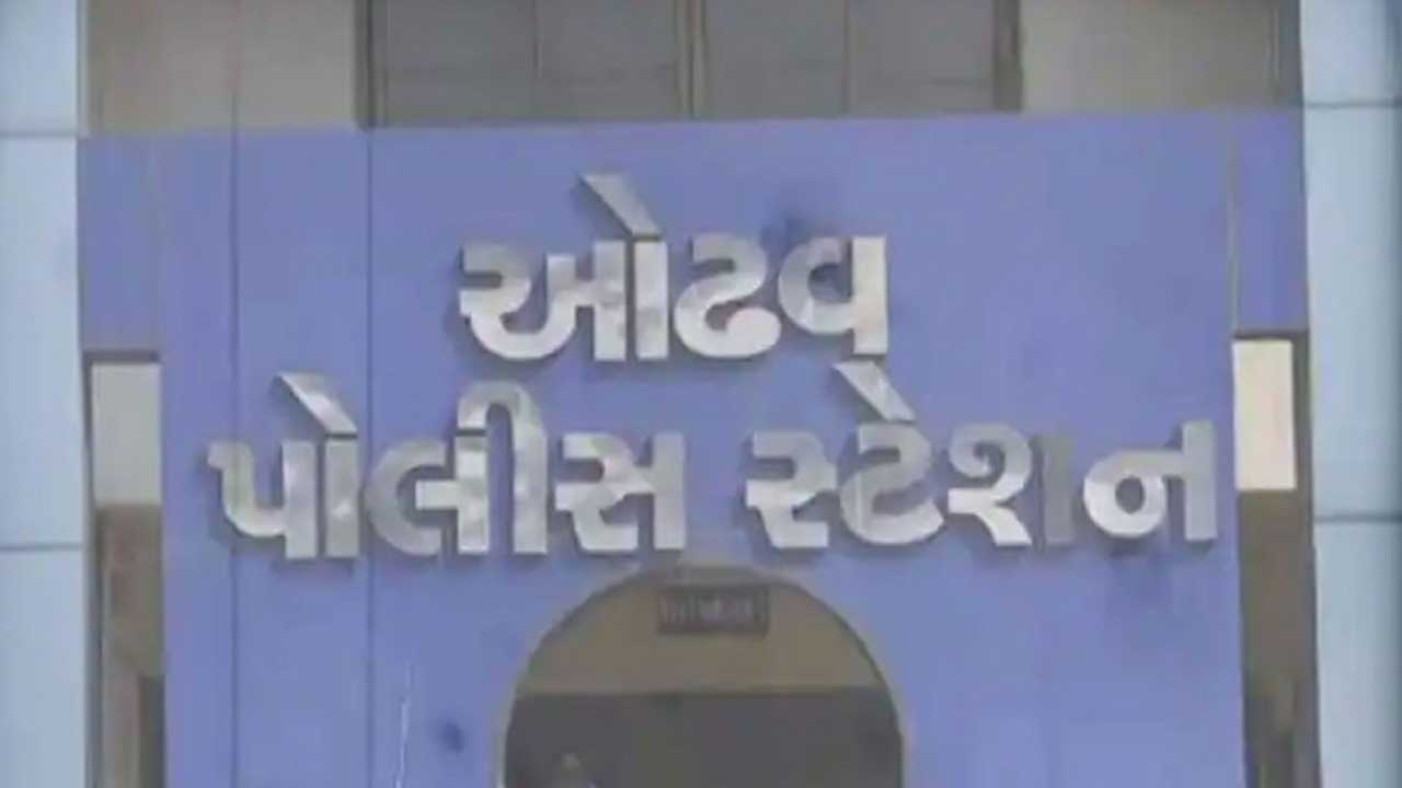 અમદાવાદ: વસ્ત્રાલમાં રિક્ષામાં પેસેન્જરના સ્વાંગમાં ઠગે રૂ. 2.10 લાખના દાગીનાની ચોરી કરી.