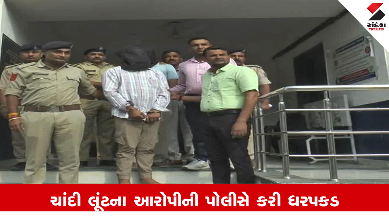 મૈસુર લૂંટના આરોપી પાલનપુર પોલીસે ઝડપ્યા, 30 કિલો ચાંદીની લૂંટના આરોપી કર્ણાટક પોલીસને સોંપાયા.