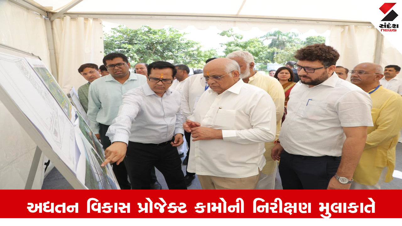 વડનગર રેલ્વે સ્ટેશન સામે અંદાજે રૂ. ૧૭ કરોડના ખર્ચે મલ્ટી મોડેલ ટ્રાન્સપોર્ટેશન હબ અને પબ્લિક પ્લાઝા વિકસાવાઈ રહ્યું છે.