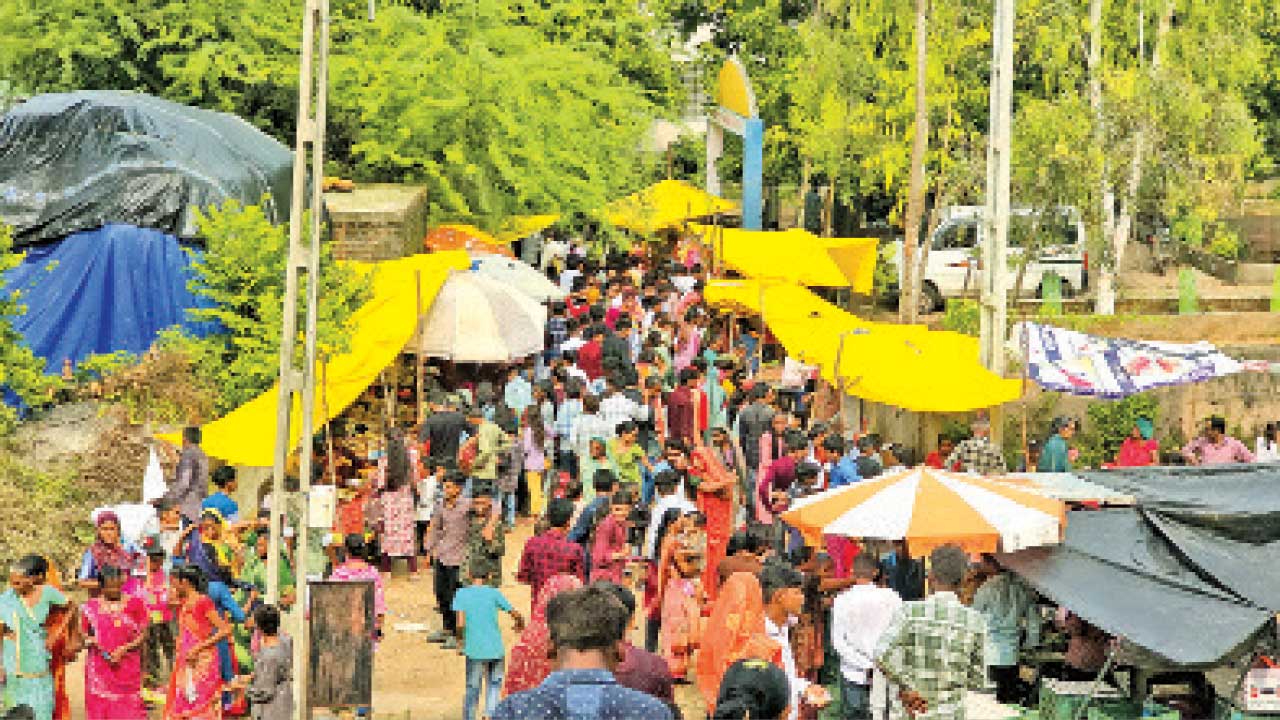 Panchmahal:જન્માષ્ટમી પર્વે મહેશ્વરી માતાજી મંદિરે પરંપરાગત મેળો ભરાયો