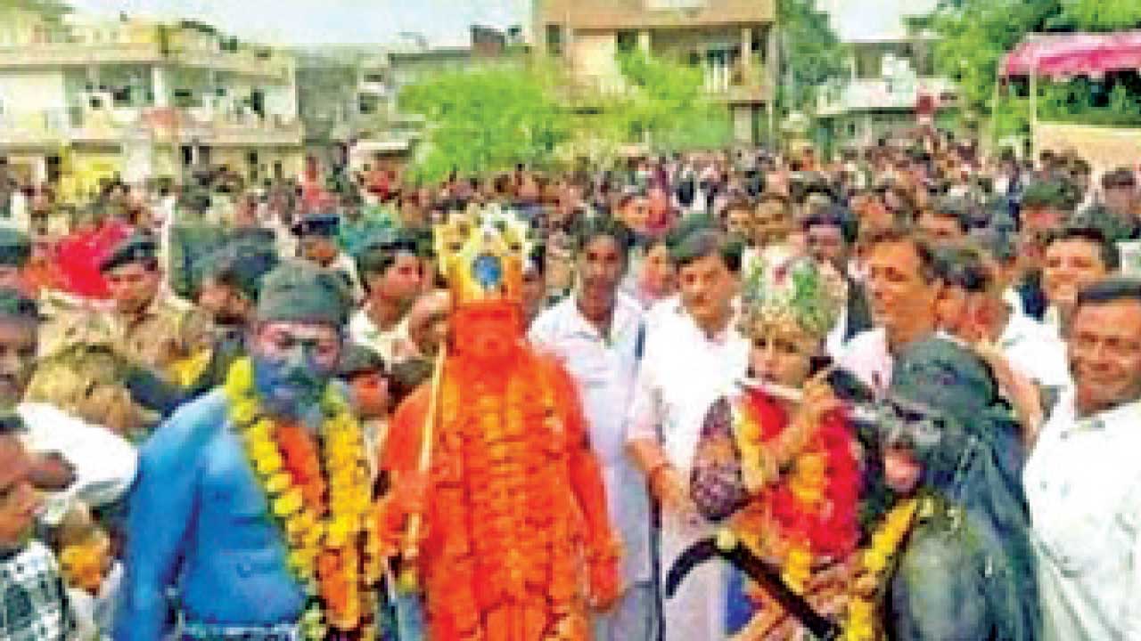Dabhoi:જન્માષ્ટમી પર્વે રાધા - કૃષ્ણની પ્રતિમા સાથે શોભાયાત્રા યોજાઈ