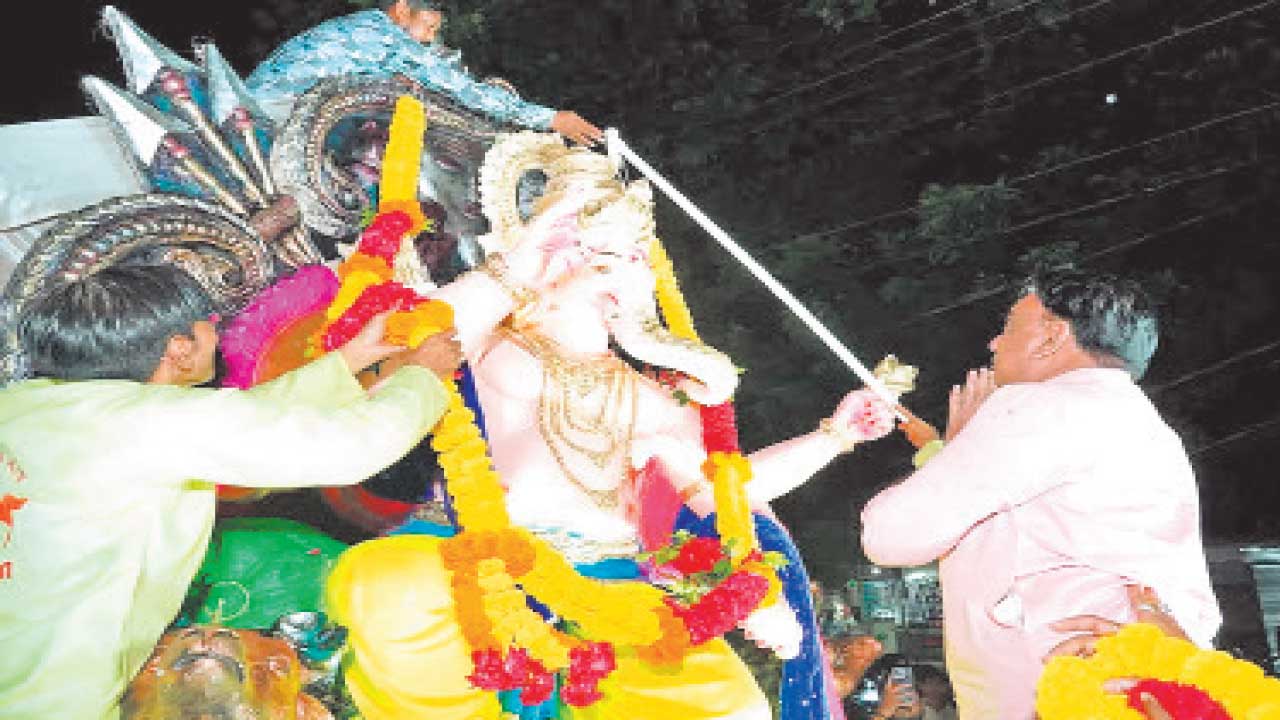 Panchmahal:જાંબુઘોડામાં બિરાજમાન થનારા શ્રીજીની આગમન યાત્રા નીકળી