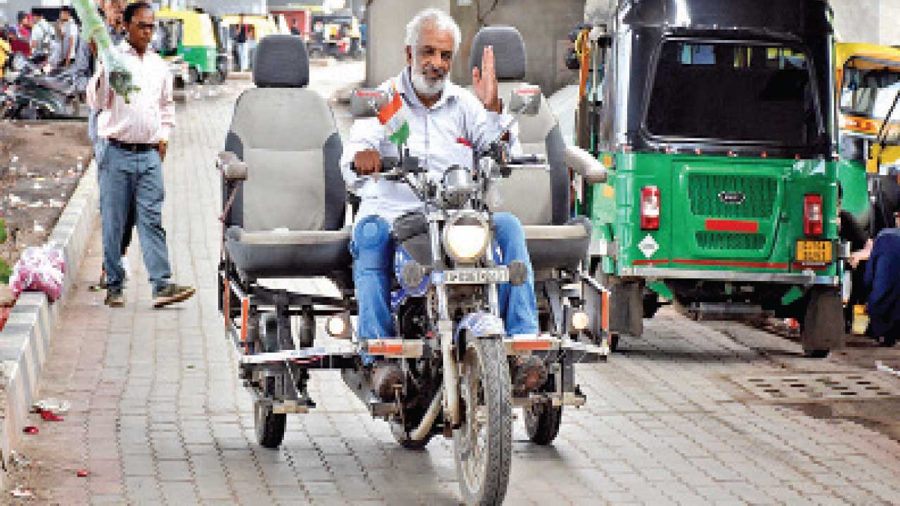 Bharuch:અકસ્માતમાં પગ ગુમાવ્યો હવે માર્ગ સલામતીનો સંદેશ