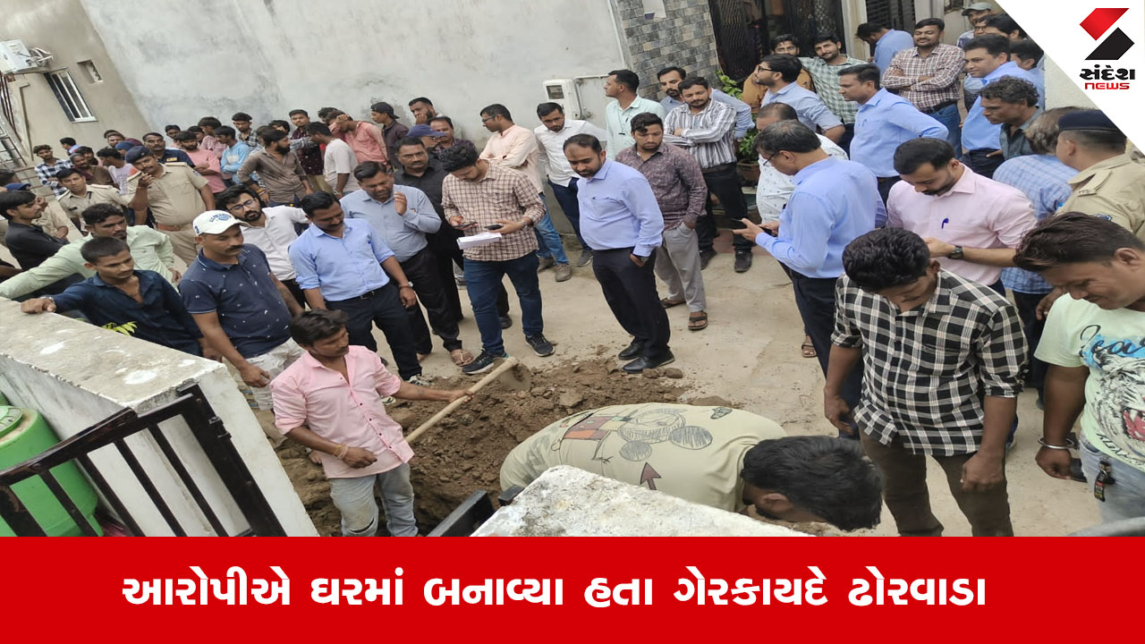 Ahmedabadમાં ગેરકાયદે ઢોર છોડાવનાર સામે AMCની તવાઈ, ઘાટલોડિયામાં આરોપીએ બનાવેલા ઢોરવાડા તોડી પડાયા