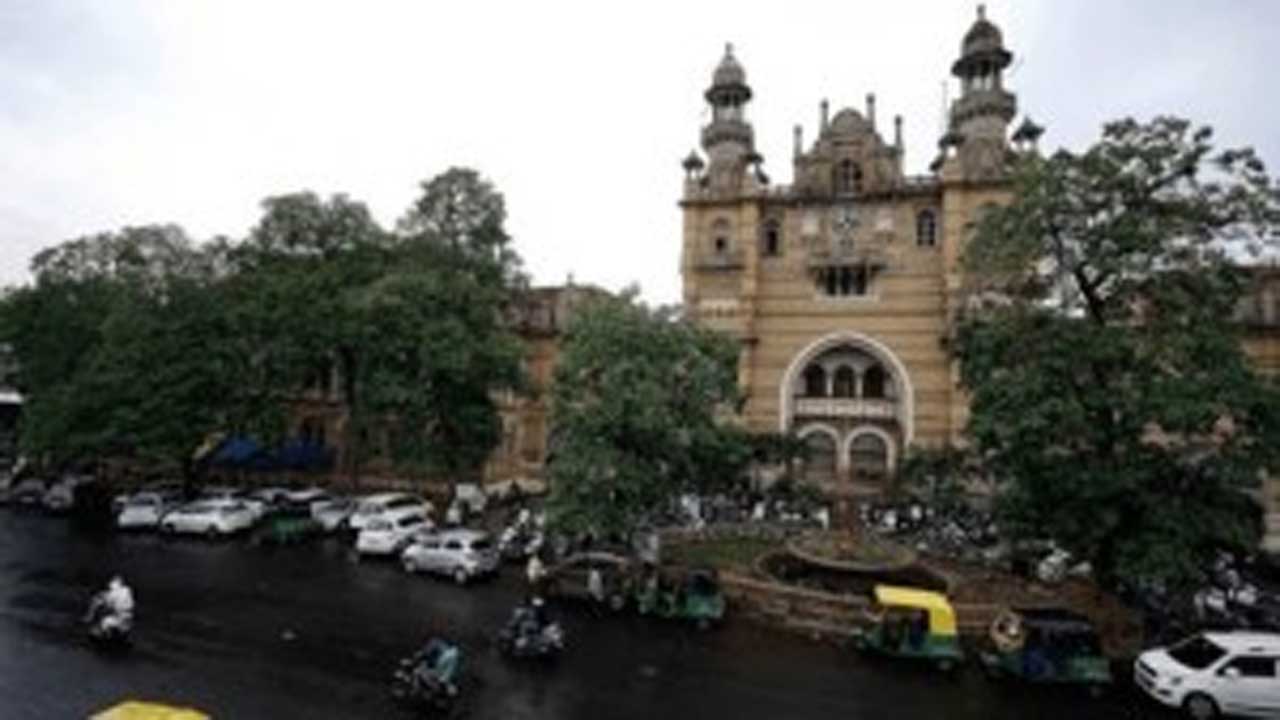 Vadodara:VMCની નોકરીને ઠોકર મારનાર યુવકોના ફરી મેળવવા ધમપછાડા