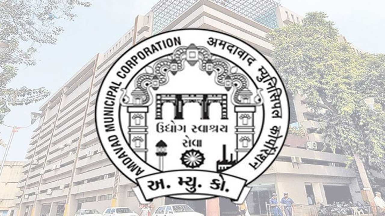 Ahmedabad: કાલુપુર ચોખા બજાર પાસે ફૂટપાથ પર સૂઇ રહેલા યુવકને AMCના ડમ્પરચાલકેકચડી નાખતા મોત