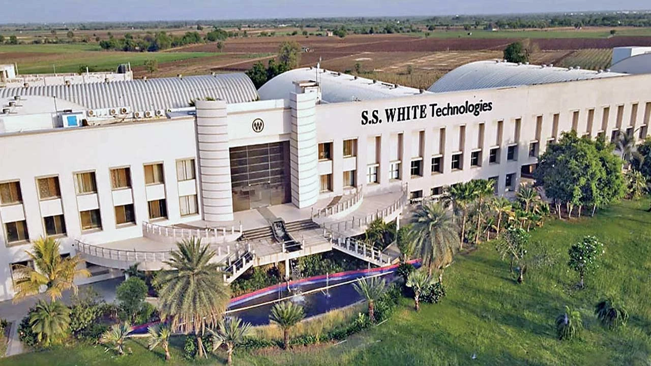 સુરેન્દ્રનગર: US માં નાણાં, મશીનરી છે પણ મેનપાવર નથી એટલે વઢવાણમાં કંપનીની સ્થાપના કરી.