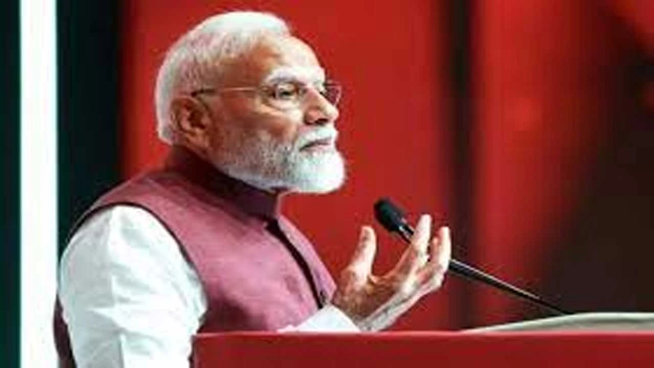 Ahmedabad:પીએમ મોદીએ શિક્ષકોને 'સ્વદેશીનો પ્રચાર' કરવાનું હોમવર્ક આપ્યું