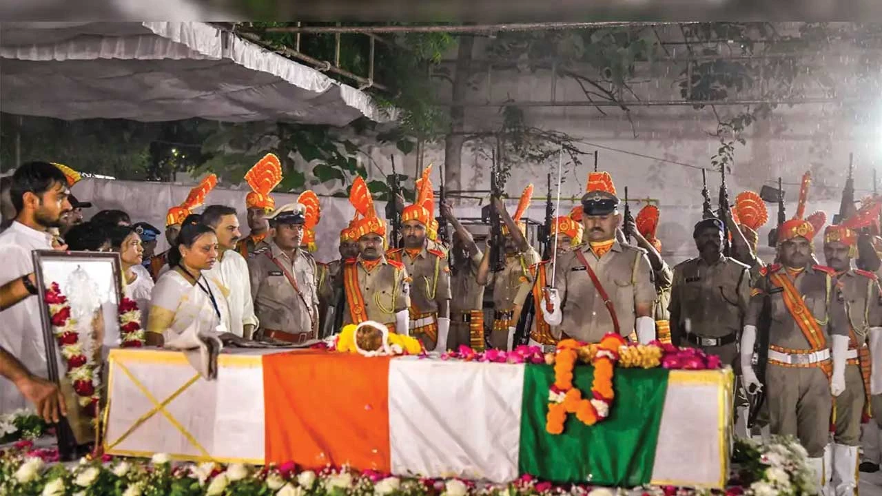Ahmedabad:સ્વ. રૂપાણીની અંતિમ વિધિનો 20 લાખનો ખર્ચ ભાજપે પૂર્વ CMના પરિવાર પર નાખતા નારાજગી