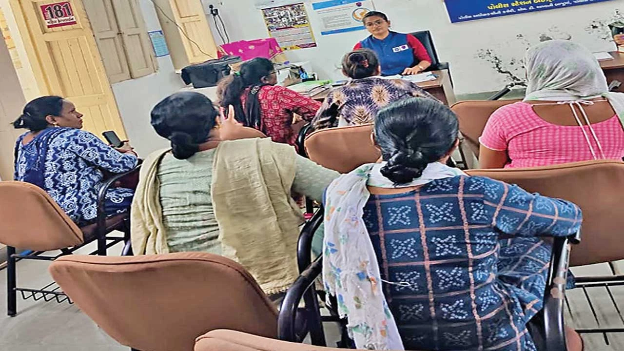 Mahesana: પત્નીના પ્રેમ પ્રકરણે બિઝનેસમેન પતિનો સુખી સંસાર ભાંગ્યો, પરિવાર છોડી પ્રેમી સાથે ગઈ!