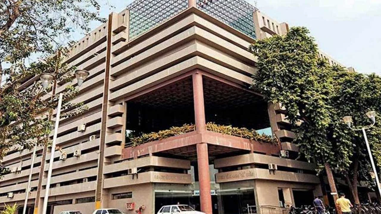 Ahmedabad: ઉ.ઝોનમાં 79.83લાખના ખર્ચે પેવર બ્લોક મેન હોલ માટેની કામગીરી હાથ ધરાશે