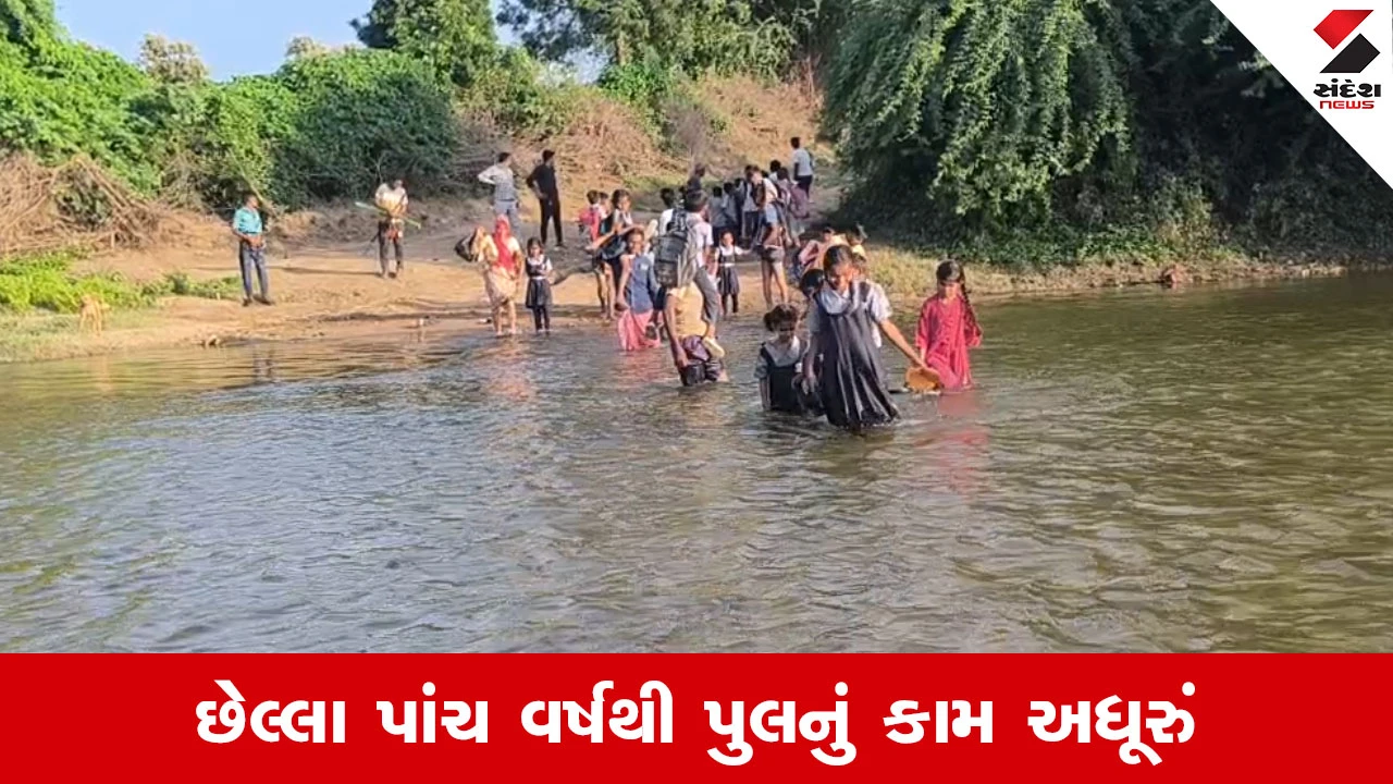 Banaskantha News : અમીરગઢમાં બનાસ નદીનો કહેર, વિદ્યાર્થીઓ અને લોકો કેડ સમા પાણીમાંથી પસાર થવા મજબૂર