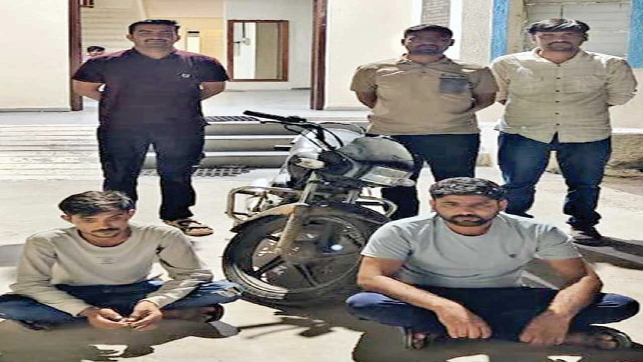 Surendranagar: દસાડા તાલુકાના મોટા ઉભડા ગામે બંધ મકાનમાં હાથફેરો કરનાર બે તસ્કર પકડાયા