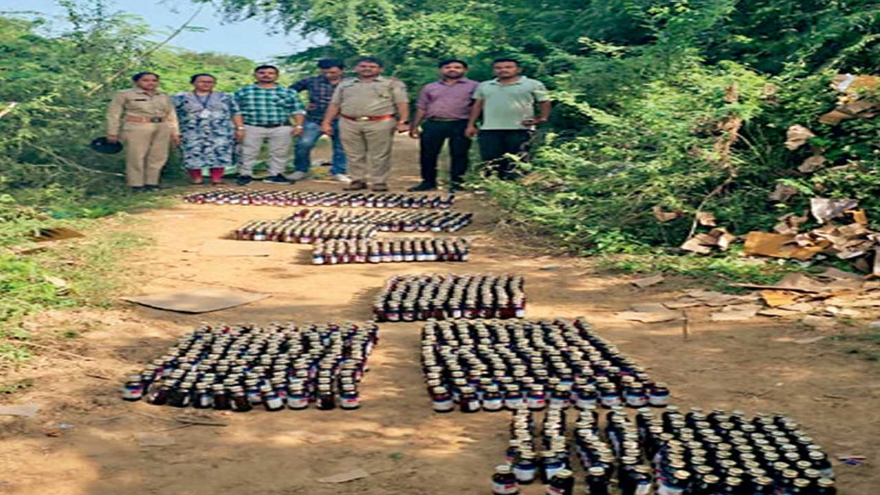 Bavla: કેસરડી - શિયાળ રોડ પાસેથી નશાકારક કફસીરપનો જથ્થો બિનવારસી મળ્યો