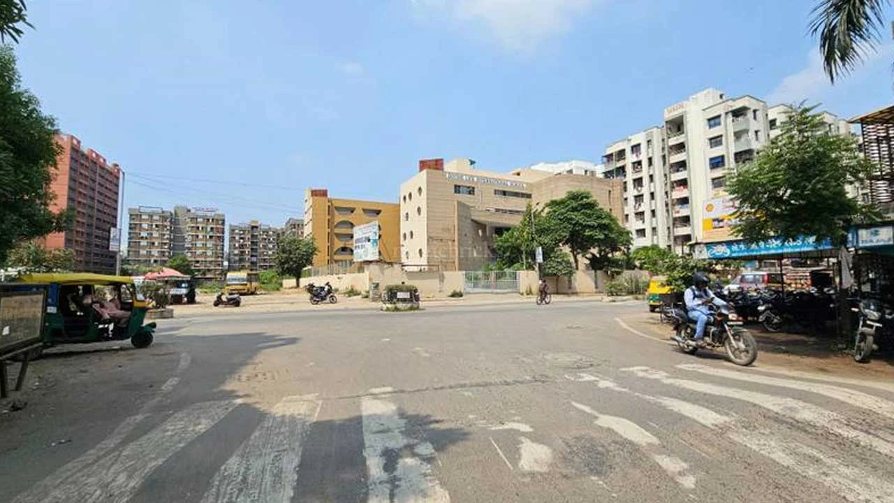 Ahmedabad: વટવામાં ગેબનશાહ નજીક કેનાલ પરનો રોડ બેસી ગયો