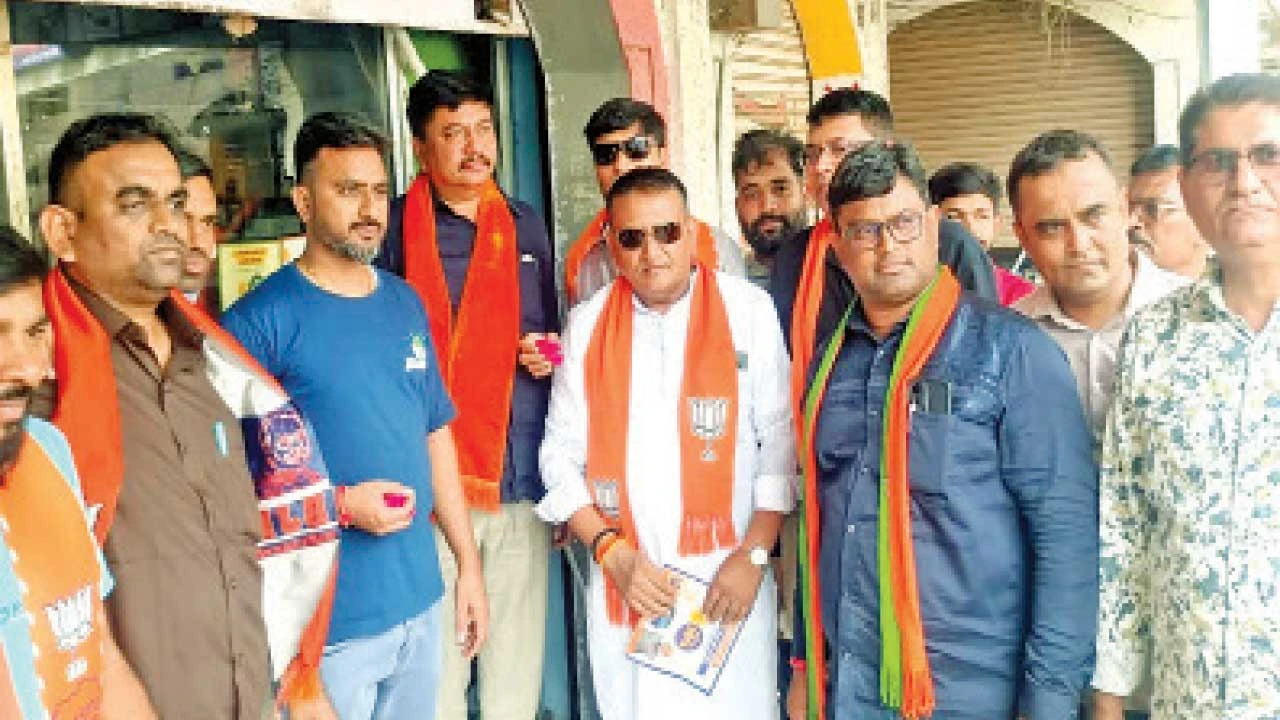 Vadodara:શિનોર-કરજણના ધારાસભ્યની બજારમાં દુકાનદારોની મુલાકાત