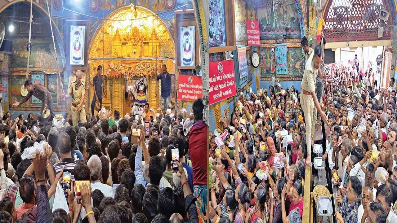 Dakor: રણછોડરાય મંદિરે શરદ પૂનમની ઉમંગભેર ઉજવણી, ભક્તો હરખાયાં