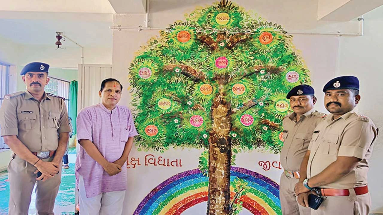 Kheda: વાલ્લાની પ્રાથમિક શાળામાં 51 ફૂટનું અનોખું ભીંત ચિત્ર