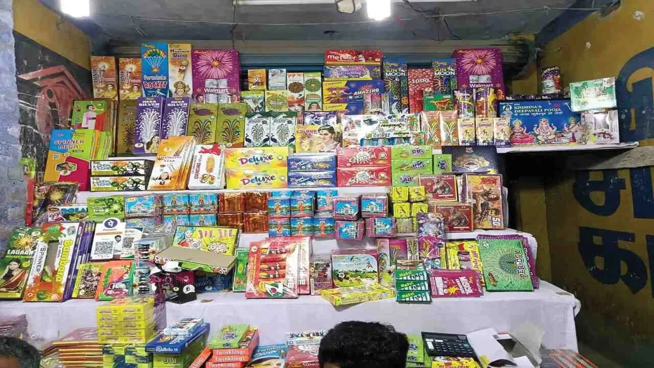 Bharuch:રાહત દરે ફ્ટાકડા વેચાણના સ્ટોલનું ઉદ્દઘાટન કરાયું