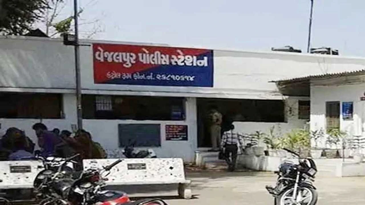 Ahmedabad:વેજલપુરમાં ઇલેક્ટ્રોનિક્સના શોરૂમમાંથી શખ્સે રૂ.20 લાખની મતાની ચોરી ફરાર