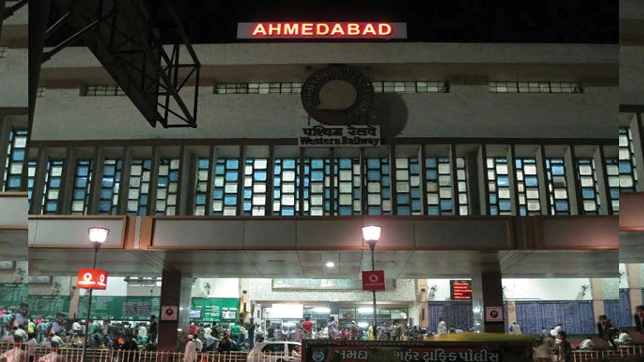 Ahmedabad:તહેવારોમાં અમદાવાદથી દોઢ લાખ લોકોએ ટ્રેનનો પ્રવાસ કર્યો