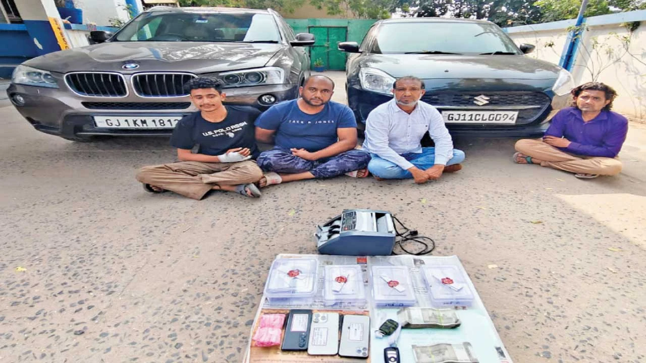 Ahmedabad:સરખેજની હરમની રેસિડન્સિમાં 29 લાખના ડ્રગ્સ સાથે પિતા-પુત્ર સહિત ચારની ધરપકડ
