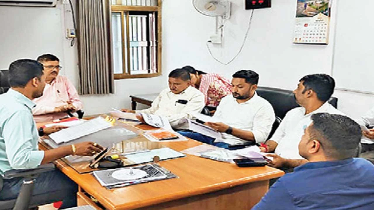 Mahesana: રાજકીય પક્ષોના પ્રતિનિધિઓ સાથે બેઠક યોજાઈઃ SIRથી વૉટર લિસ્ટ થશે ફાઈનલ