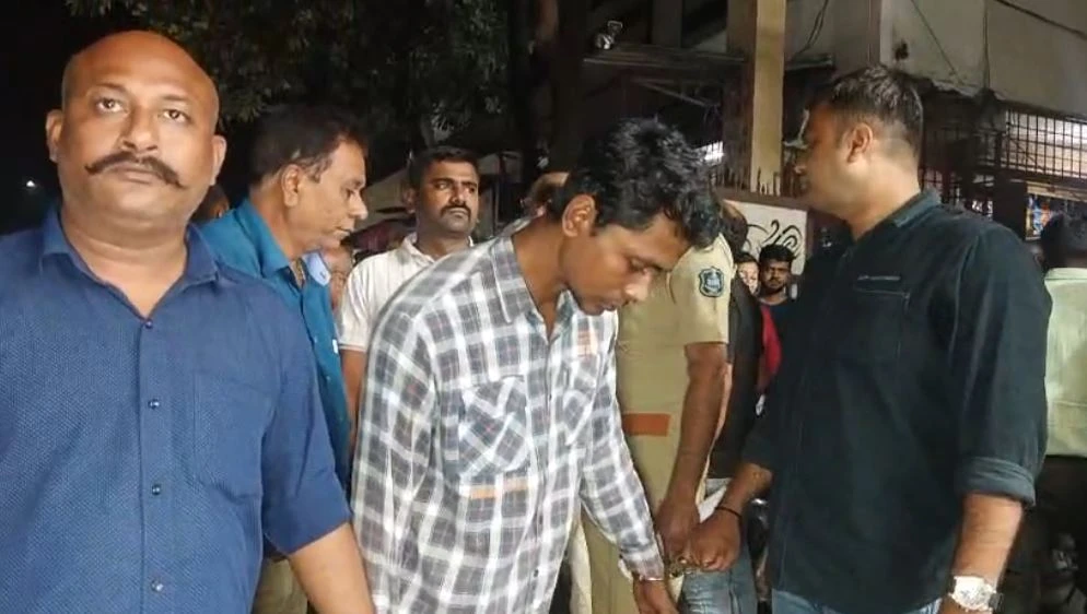 Surat News : સુરતના ઉધનામાં 3 વર્ષના બાળકના અપહરણનો કેસ, પોલીસે આરોપીને ઘટના સ્થળે લઈ જઈ કર્યુ રિકન્ટ્રકશન