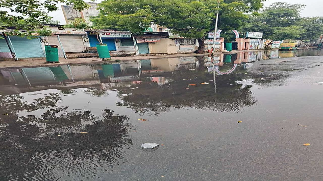 Ahmedabad: પૂર્વના વિસ્તારો ગટરનાં પાણીથી ખદબદી રહ્યા હોવા છતાં તંત્ર ઘોર નિદ્રામાં