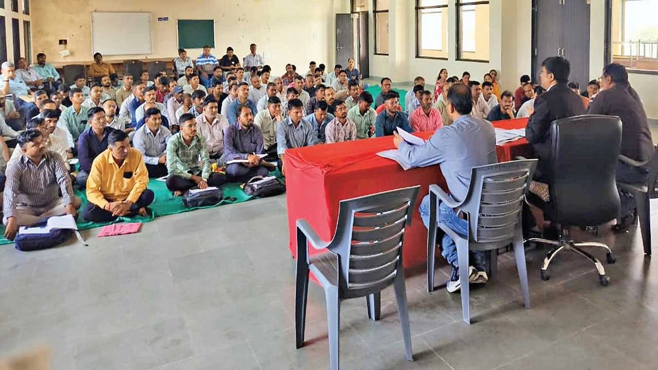 Chotila: વિધાનસભા બેઠક વિસ્તારનાં BLOને SIRની કામગીરી માટે તાલીમ અપાઈ