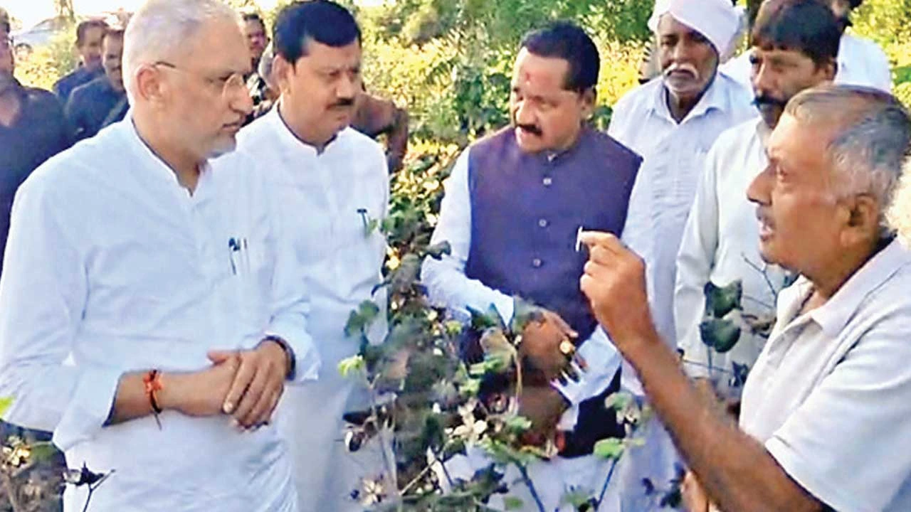 Surendranagar: વઢવાણના કેરાળા સીમમાં માવઠાથી નુકસાની વેઠનારા ખેડૂતોની ભાજપના પ્રદેશ પ્રમુખે વેદના સાંભળી