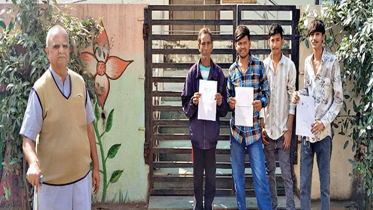 Ahmedabad: મતદારના ફોર્મ સ્વીકારવાના દિવસે પણ BLO સેન્ટર પર ફરક્યા નહીં !