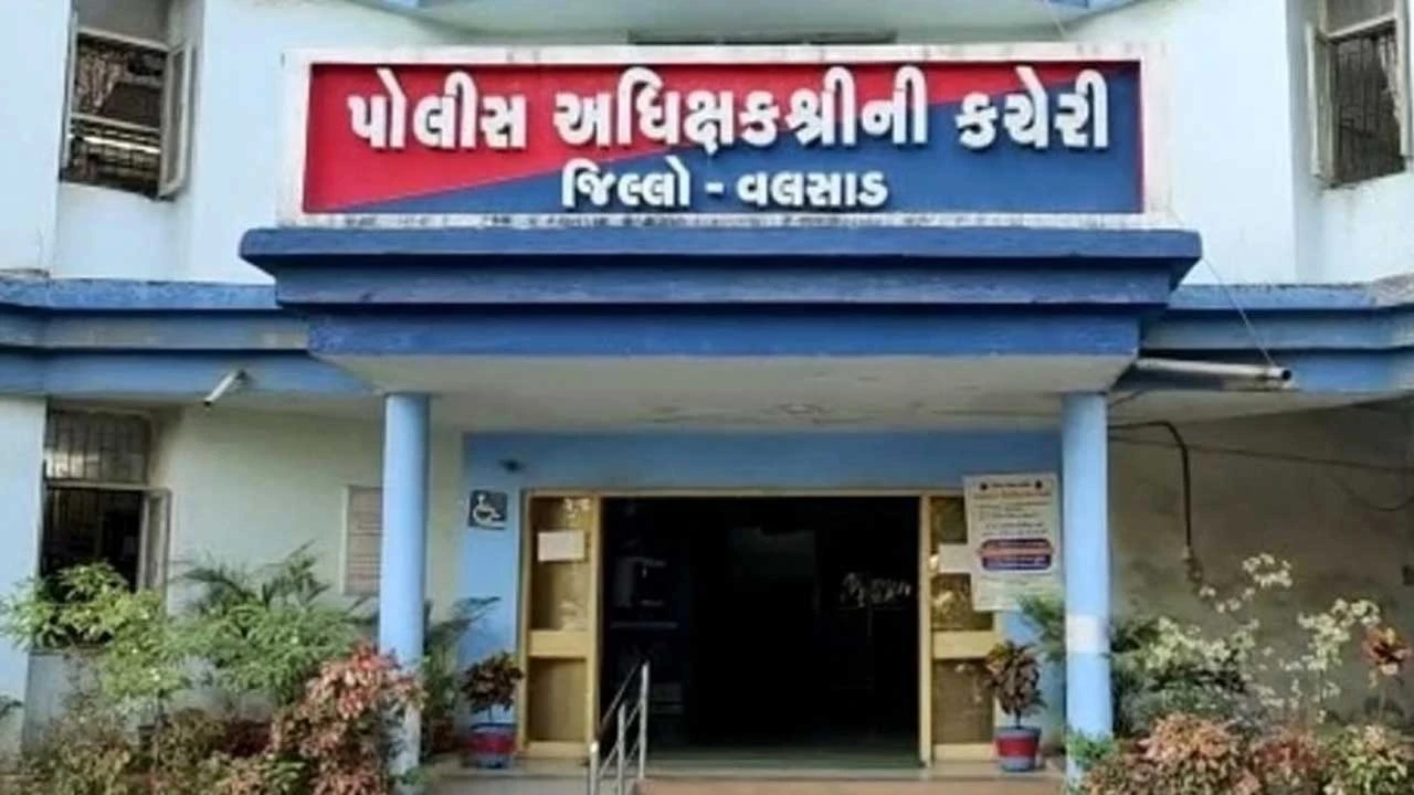 Valsad:નાસિકનો અનિકેત પાટીલ દારૂ મોકલાવતો હતો