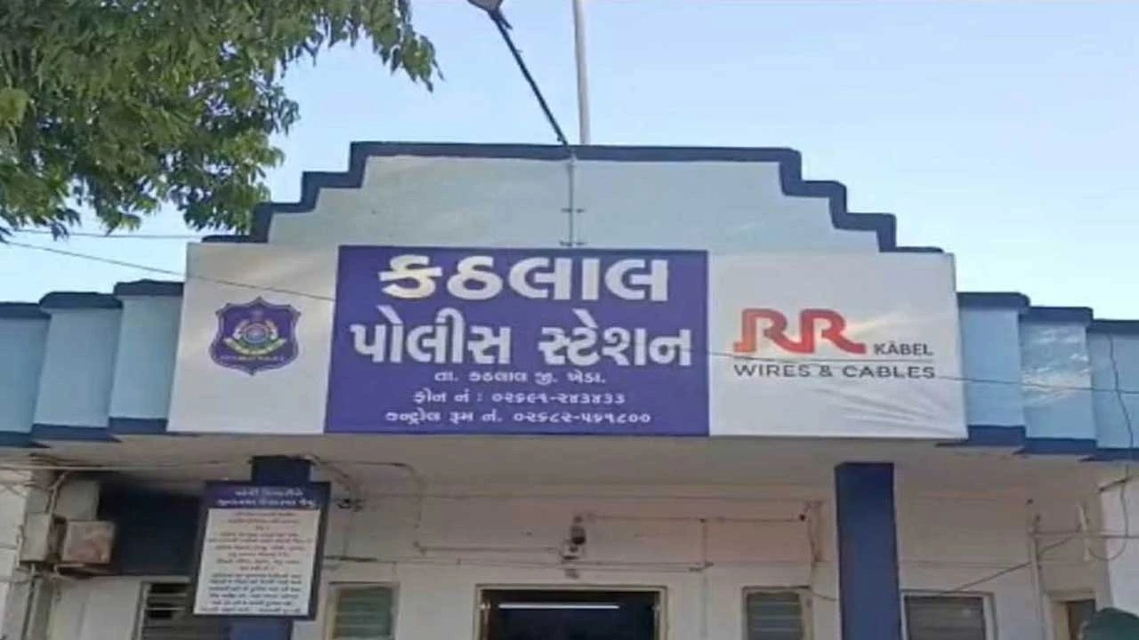 Nadiad: બેફામ ડમ્પરની ટક્કર વાગતા ટ્રેક્ટર પરથી પટકાતાં યુવકનું મોત 