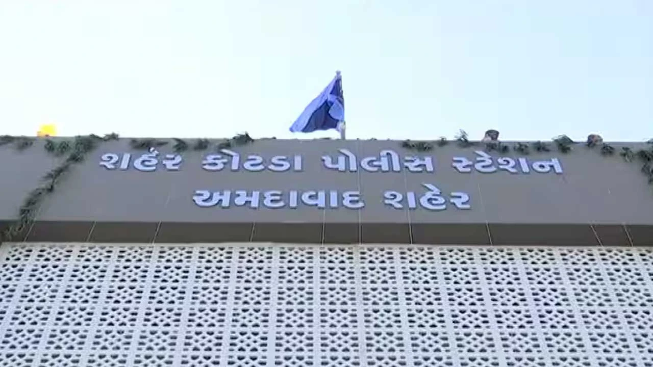 Ahmedabad: શહેરકોટડામાં ત્રણ લાખની લેતી-દેતીમાં બે પક્ષોની આમને-સામને લાકડીઓ ઊઠી 