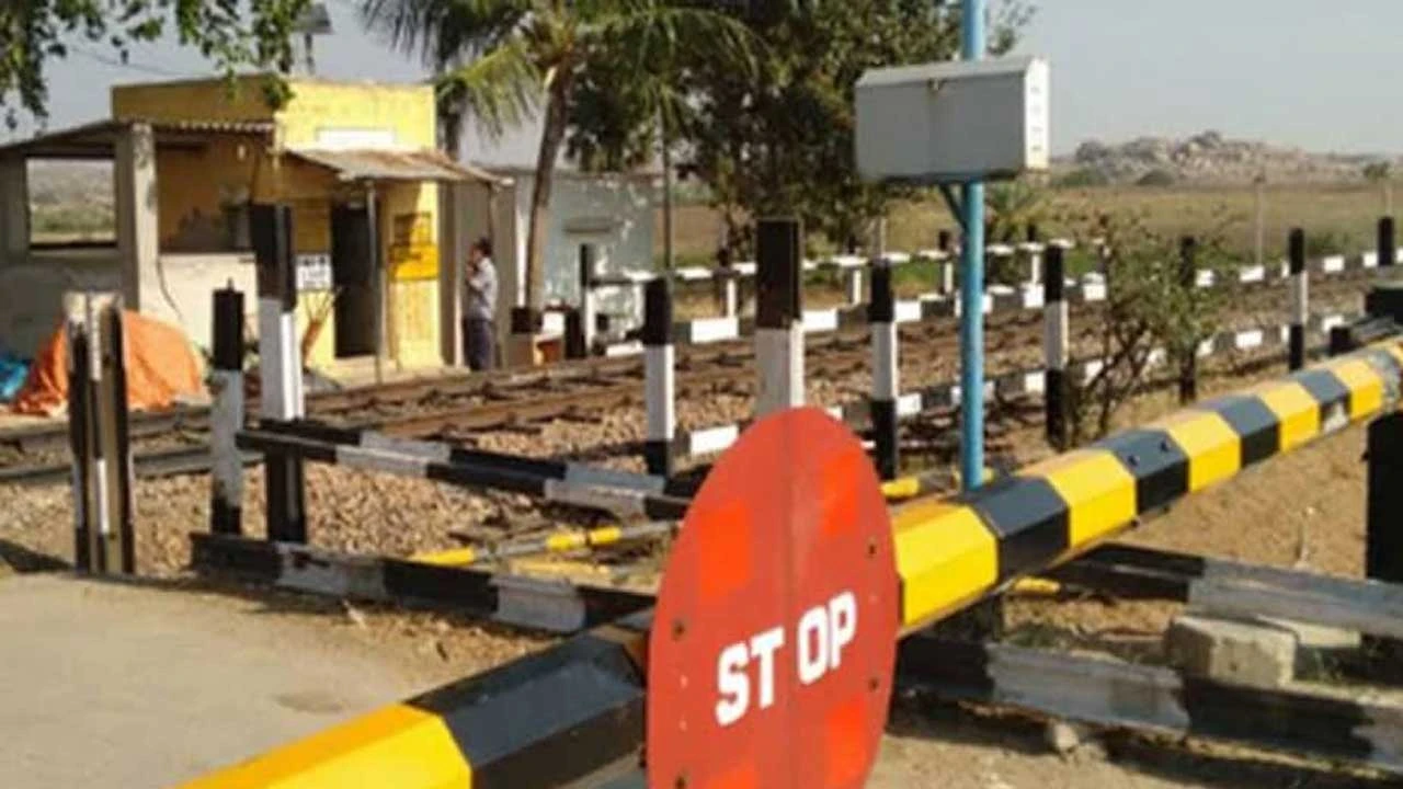 Vadodara:માલોદ ફાટકે ડમ્પર જીવતા વીજ વાયરને સ્પર્શતા ચાલકનું મોત 