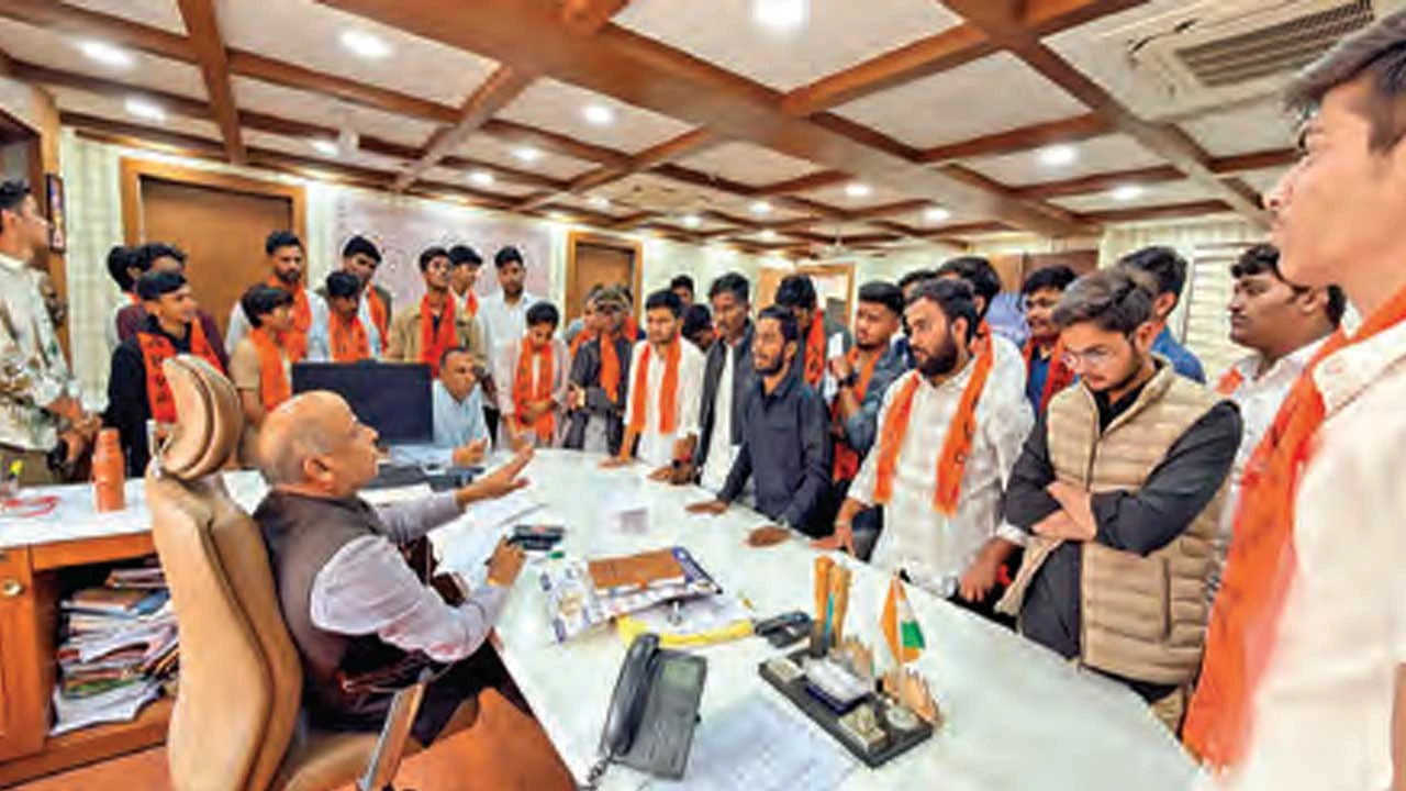 Godhra:ગોવિંદ ગુરુ યુનિ.ના વિદ્યાર્થીઓના વિવિધ પ્રશ્નો અંગે વા.ચા.ને રજૂઆત 