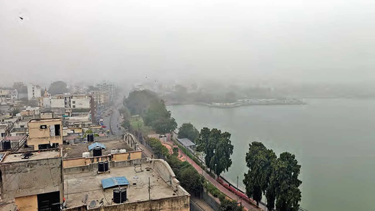 Dahod:તાપમાન 13 ડિગ્રી સુધી ગગડતાં શહેરીજનો ઠંડીમાં ઠૂંઠવાયા 
