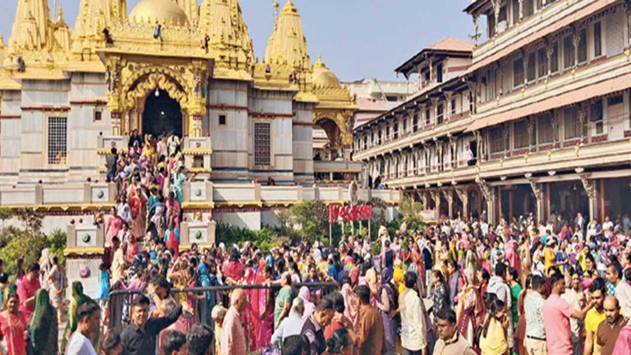 Nadiad: વડતાલ મંદિરમાં પોષી પૂનમે દર્શનાર્થે સવા લાખથી વધુ ભકતો ઉમટી પડયા 
