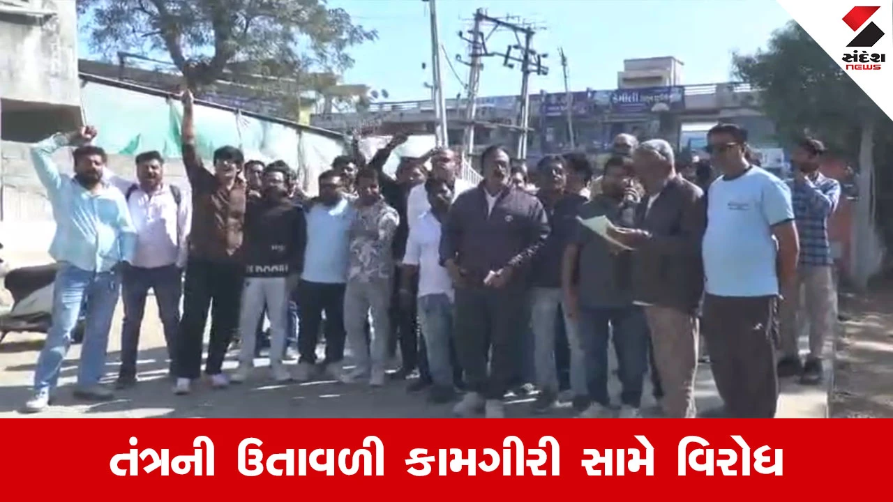 Banaskantha News : ડીસામાં રોડ મુદ્દે જનઆક્રોશ, દબાણો હટાવ્યા વિના કામ શરૂ કરતા 11 સોસાયટીના રહીશો લાલઘૂમ 