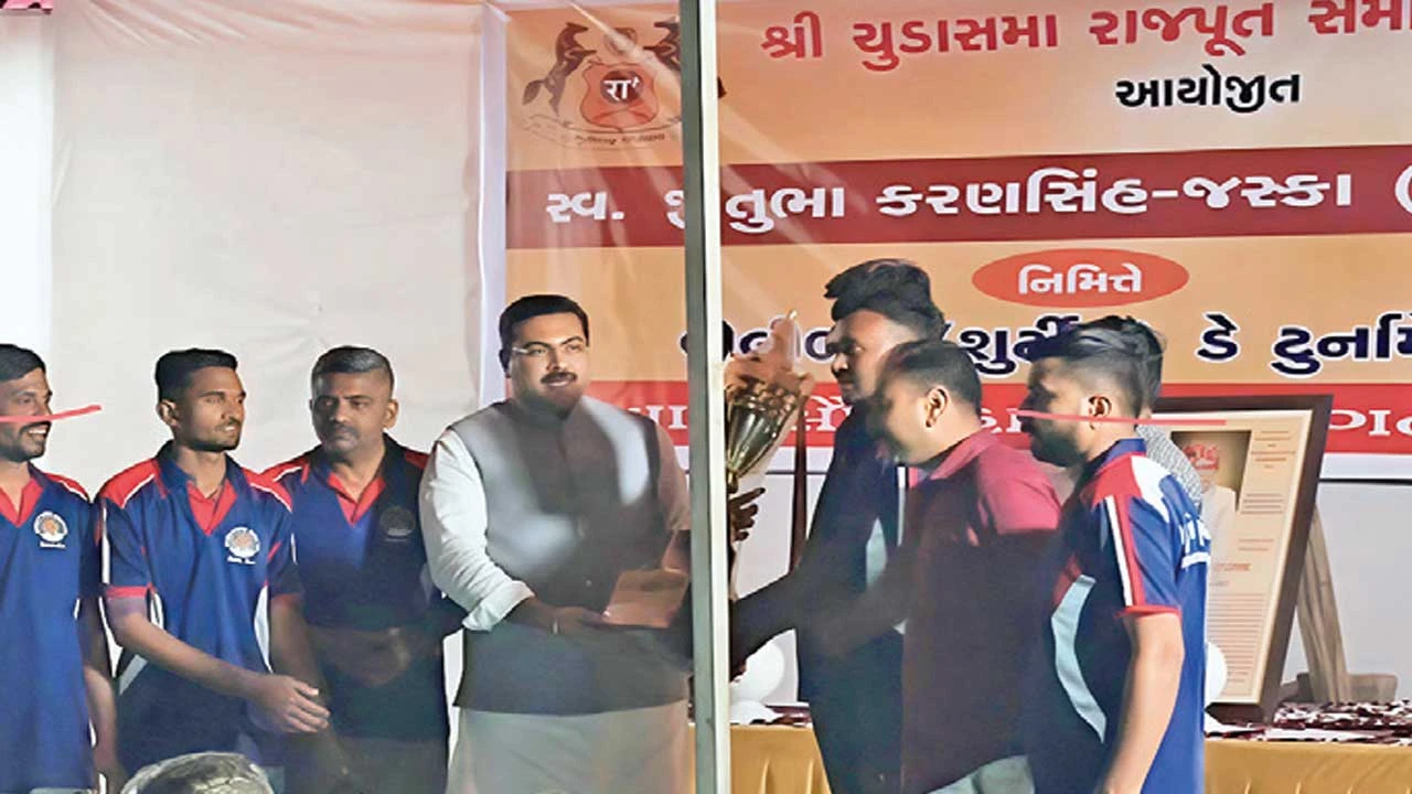 Dhandhuka: ધંધૂકામાં યોજાયેલી વૉલીબૉલ ટૂર્નામેન્ટમાં પચ્છેગામની ટીમ ચેમ્પિયન 