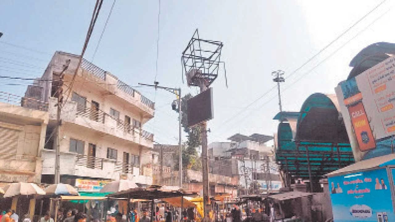 Godhra:સીસીટીવીના અભાવે શાક માર્કેટમાં સ્થાનિક અસામાજિકોનો અડિંગો 