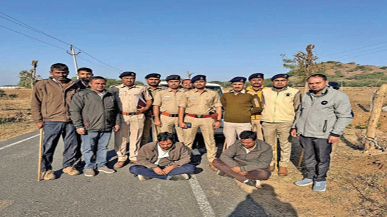 Banaskantha: રીંછને રંજાડવાનો વીડિયો વાઇરલ કરનાર બે શખ્સને જેલ ભેગા કરાયા 