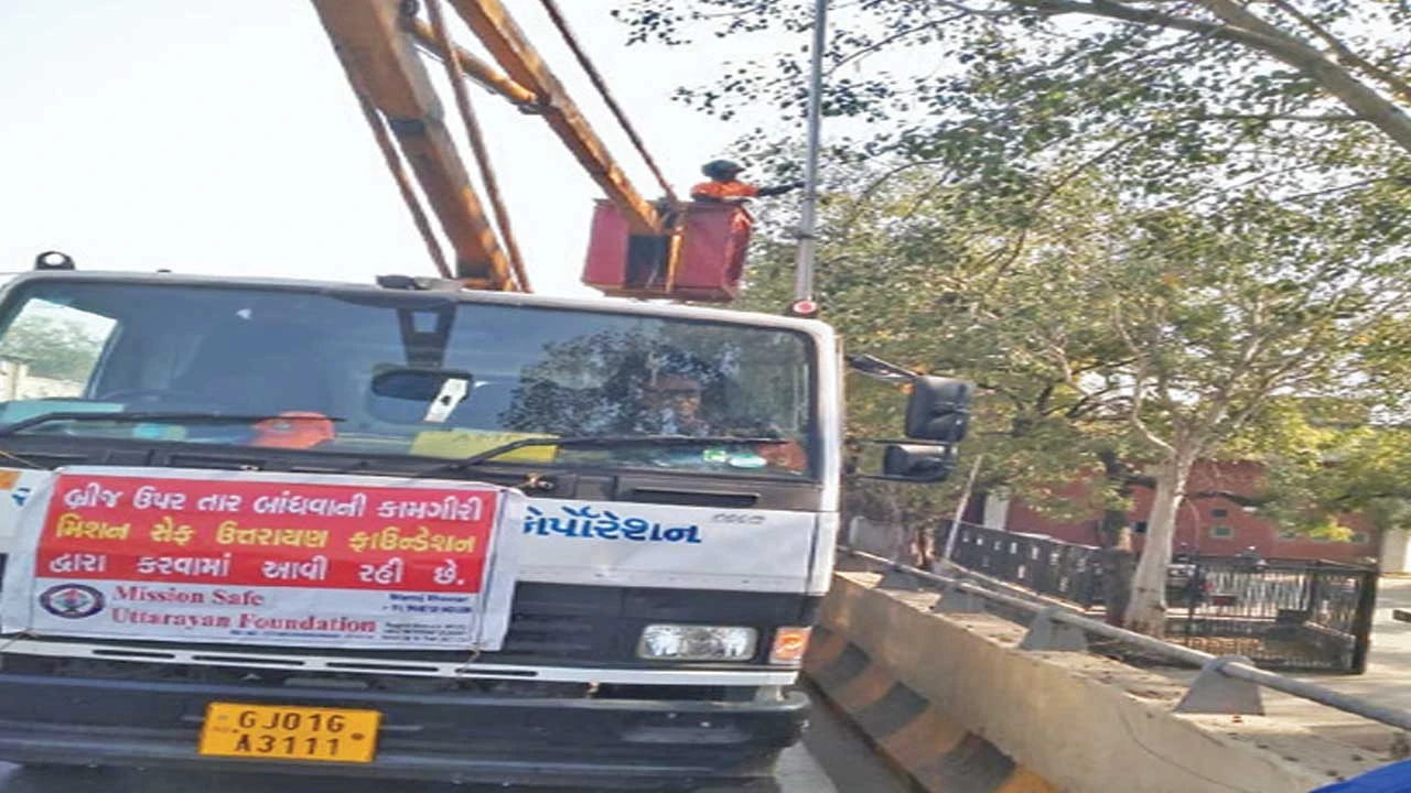 Ahmedabad: ઉત્તરાયણમાં દોરીથી થતા અકસ્માતોને રોકવા 'મિશન સેફ ઉત્તરાયણ' દ્વારા 33 બ્રિજ પર તાર બાંધ્યા 