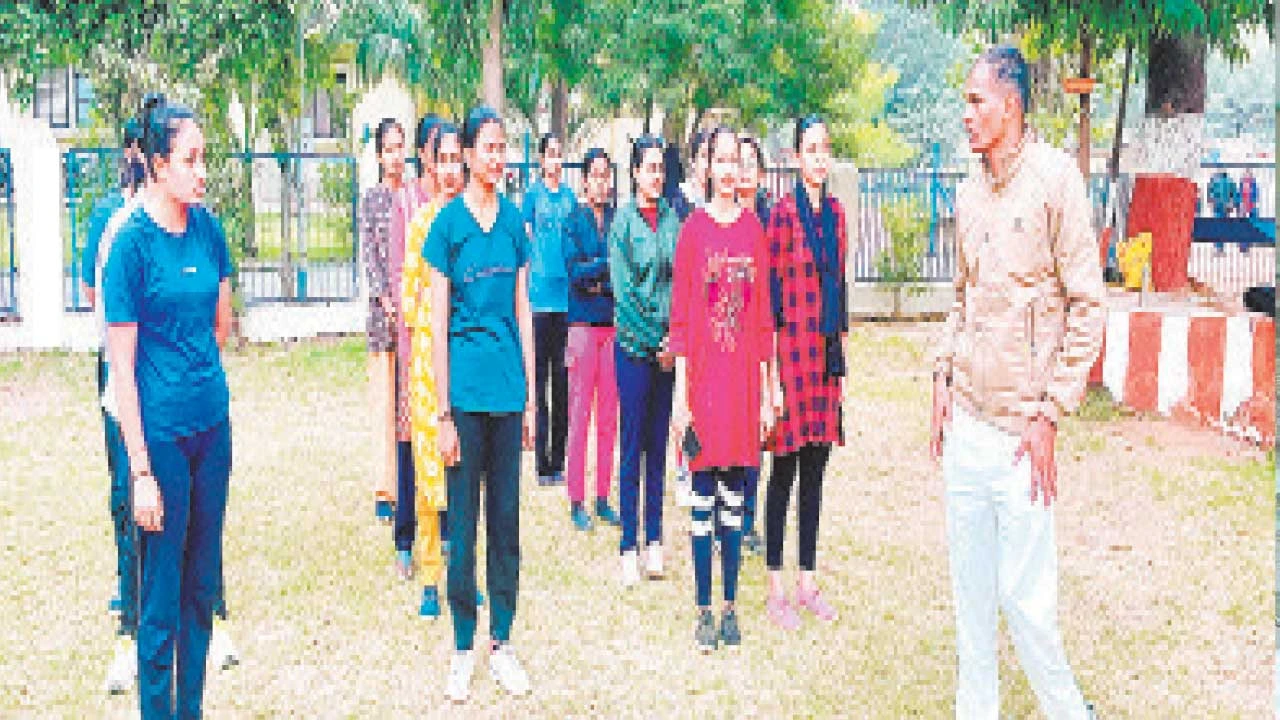 Godhra:ઉમેદવારો માટે પંચમહાલ પોલીસ દ્વારા શારીરિક તાલીમ વર્ગો યોજાયા 