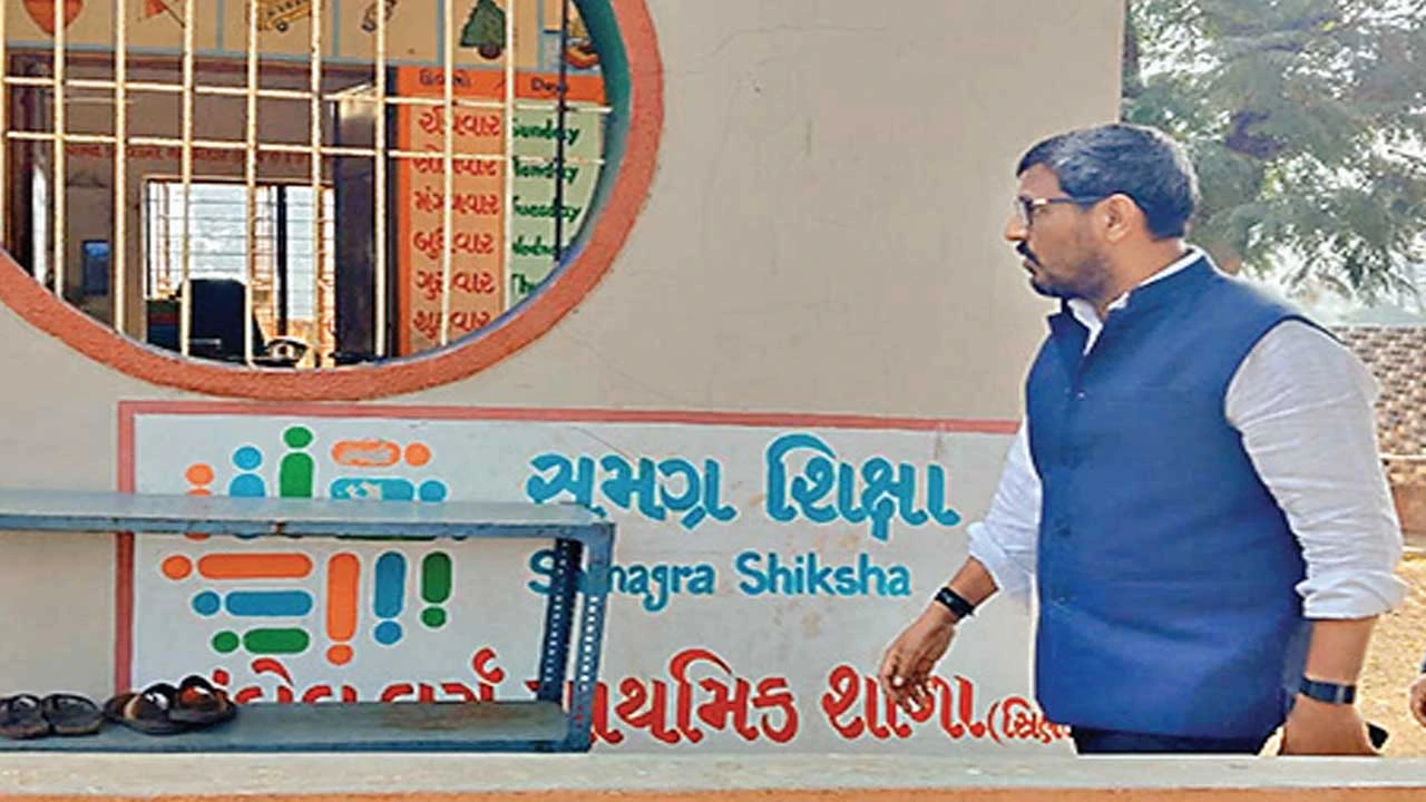 Anand: સિંહોલ પ્રાથમિક શાળામાં કલેક્ટરની સરપ્રાઈઝ મુલાકાતથી દોડધામ મચી 